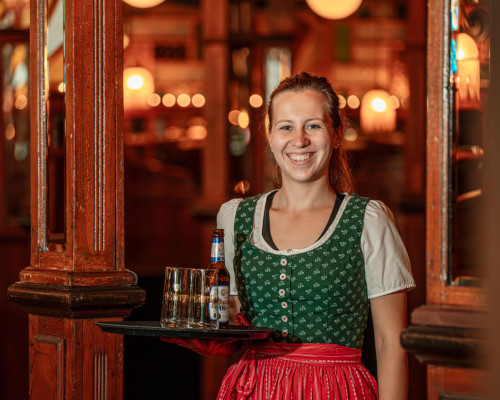 Als Fachkraft für Restaurants- und Veranstaltungsgastronomie (m|w|d) sorgst Du für perfekten Service und unvergessliche gastronomische Erlebnisse.